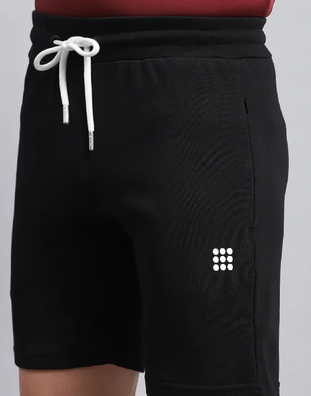 Men's pastel - colored cotton shorts for a spring - friendly outfitMen Black Solid Smart Fit Short