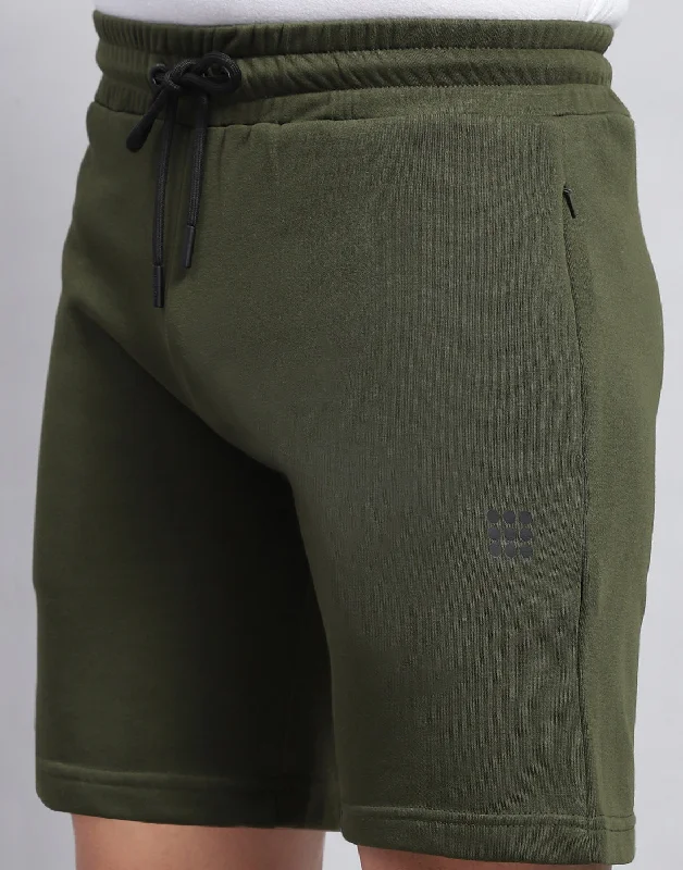 Men's floral print silk blend shorts for a unique night - out lookMen Olive Solid Smart Fit Short