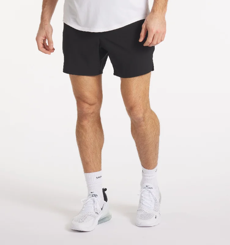 Men's camo print cargo shorts for outdoor adventuresStride Short [5.5"]
