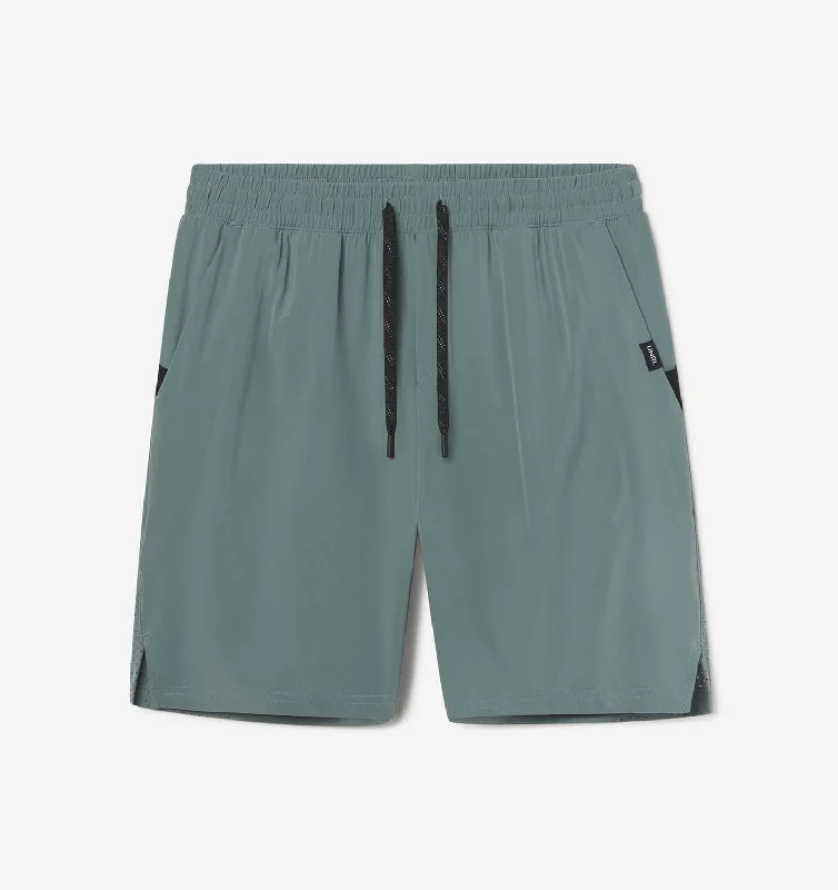 Men's zip - pocket canvas shorts for added functionality during travelStride Short [7.5"]