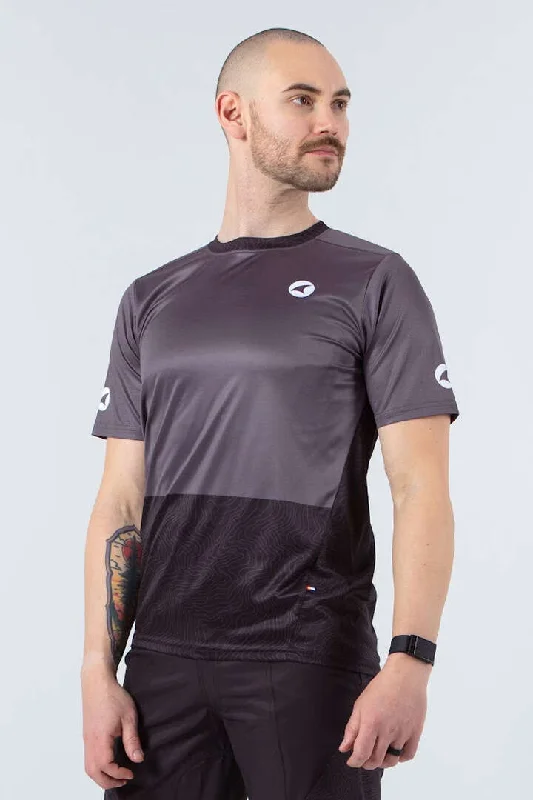 Men's Cycling Jerseys with Reflective Stripes for Safe and Stylish Rides at NightMen's Apex Jersey Outlet Men's Cycling Jerseys with Reflective Stripes for Safe and Stylish Rides at NightMen's Apex Jersey Outlet