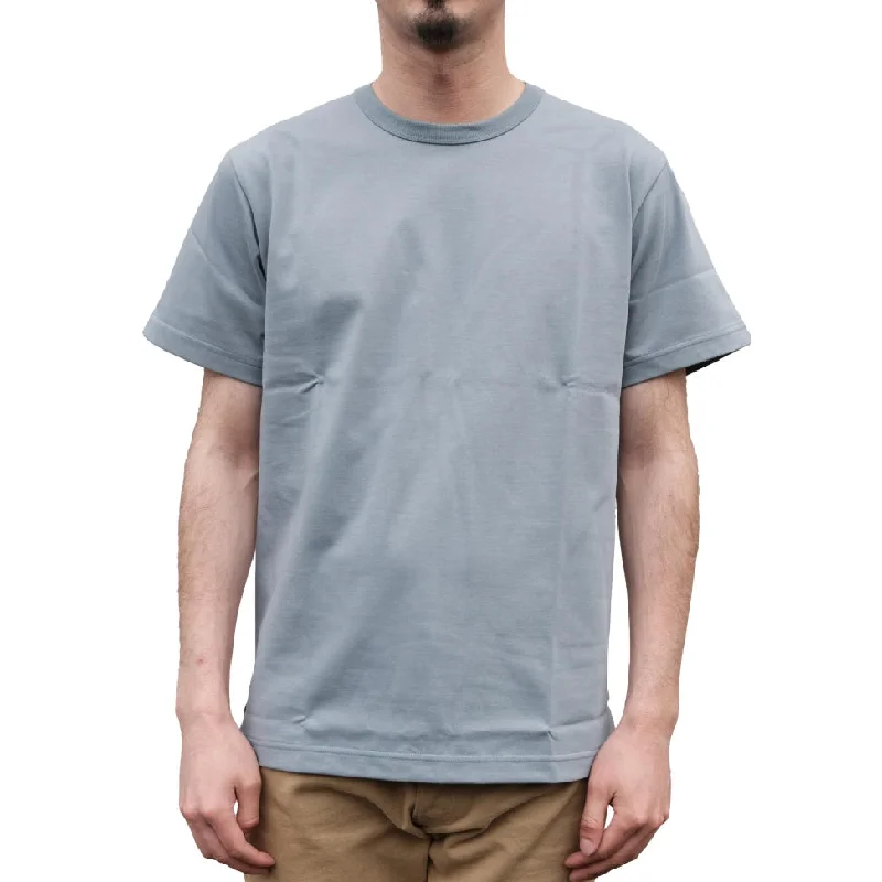 Plus Size Men's Relaxed Fit Jeans with a Tapered Leg for a Laid - Back VibeMomotaro Suvin Gold Side Slit Tee