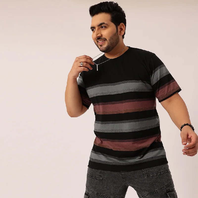 Men's polo t - shirts with a contrast collar for a preppy lookBlack Red Stripe Round Neck T-shirt